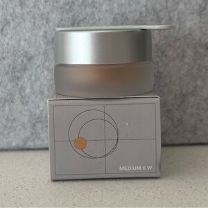 r.e.m. Concealer Medium 6W 8g/0.28oz NIB